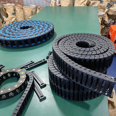 custom nylon cable drag chain